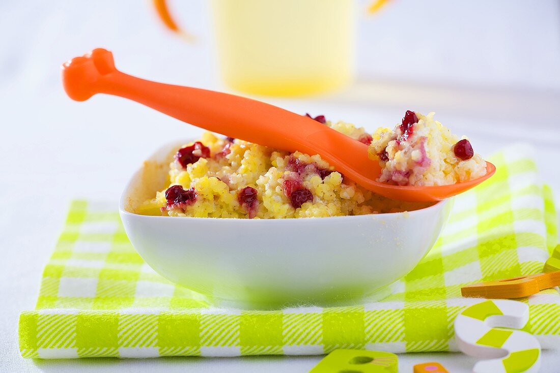 Polenta mit Cranberries und Joghurt