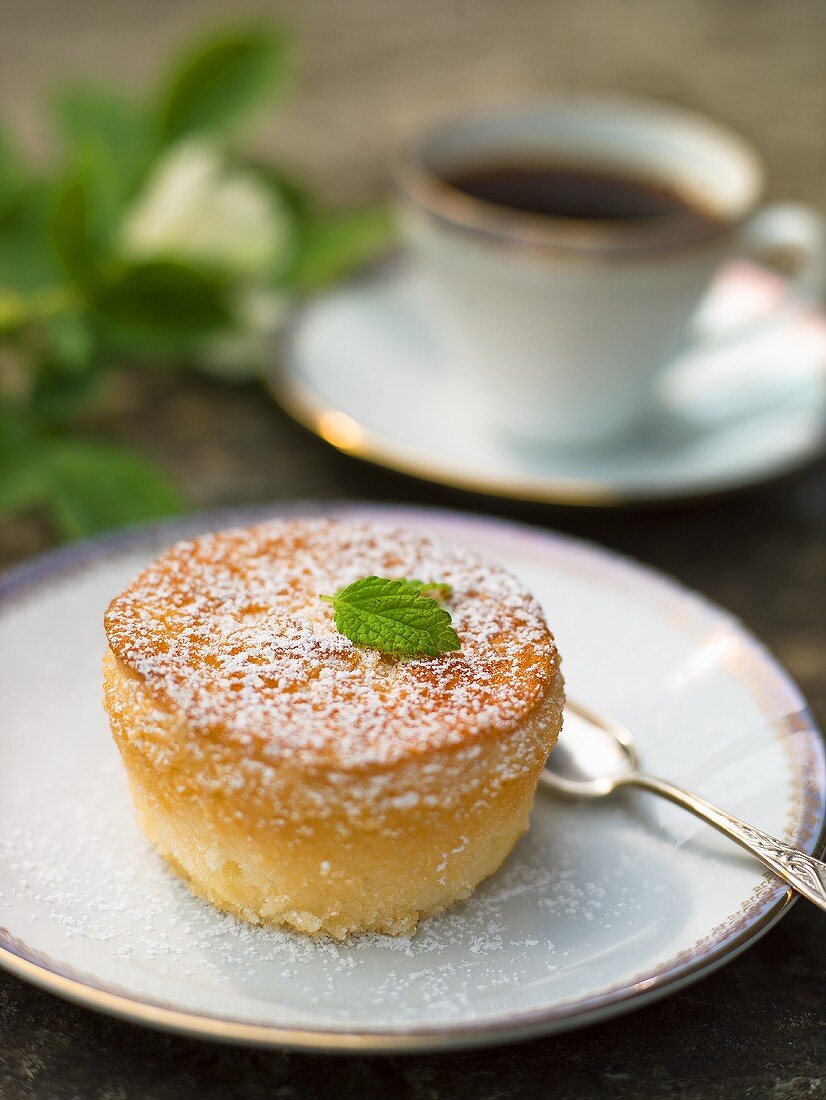 Apfel-Cupcake mit Kaffee
