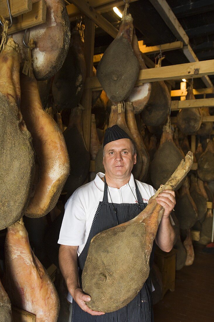 Wildschweinschinken, Cesare Chini, Metzgerei Chini, Gaiole, Toskana, Italien