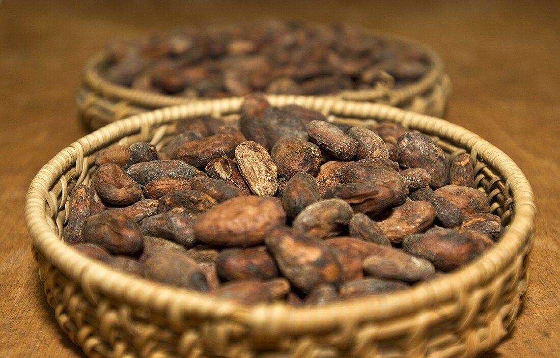 Kakaobohnen in Körben