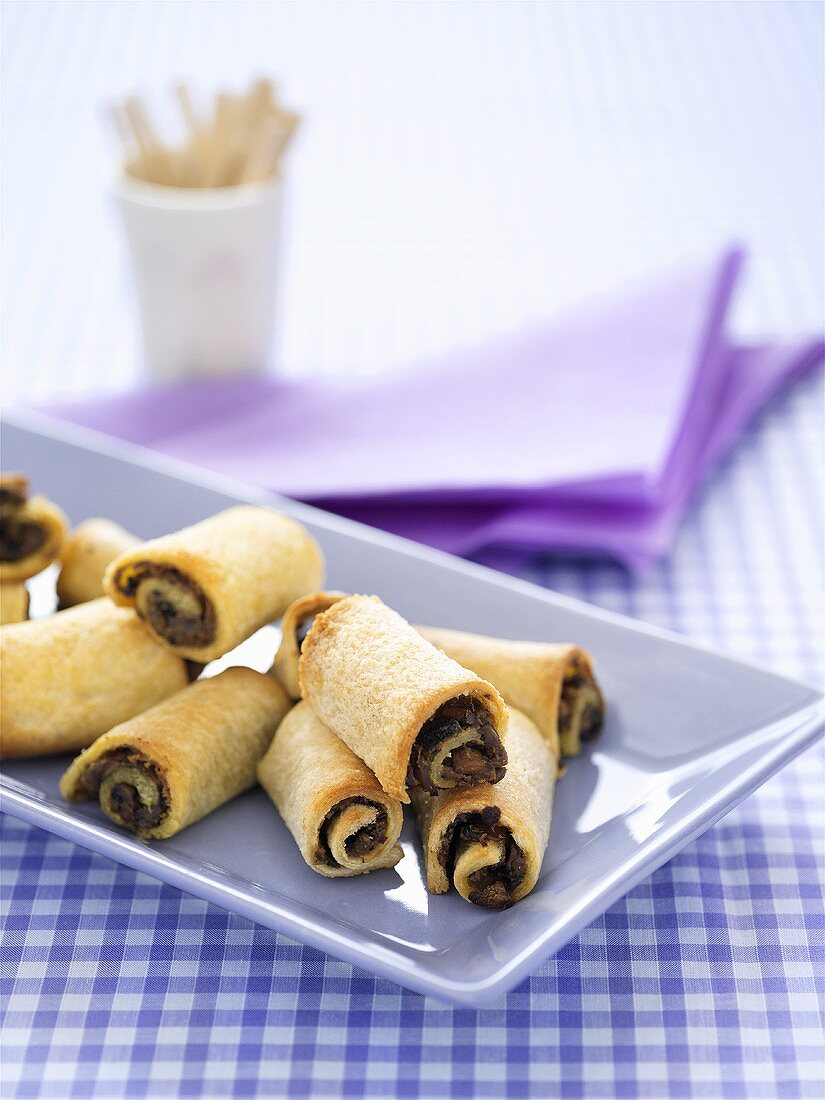 Pastry rolls with mushroom filling