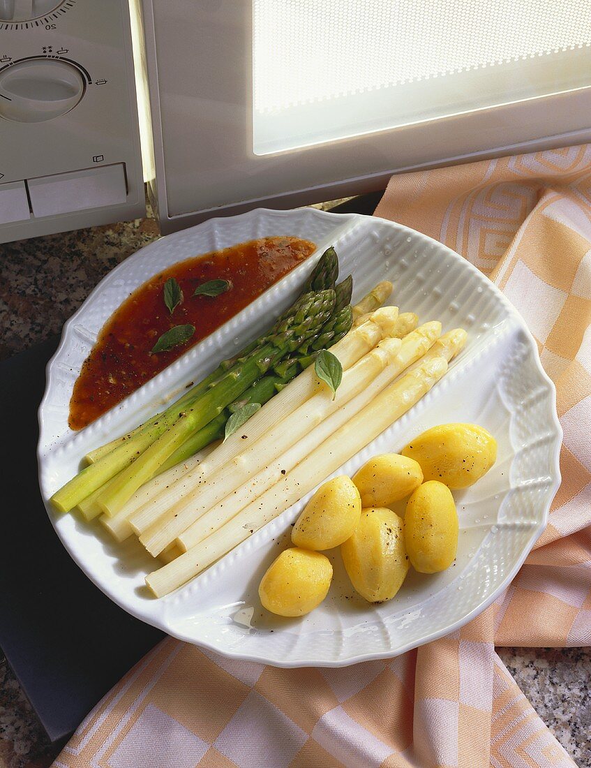 White and Green Asparagus with Potatoes and Tomato Sauce