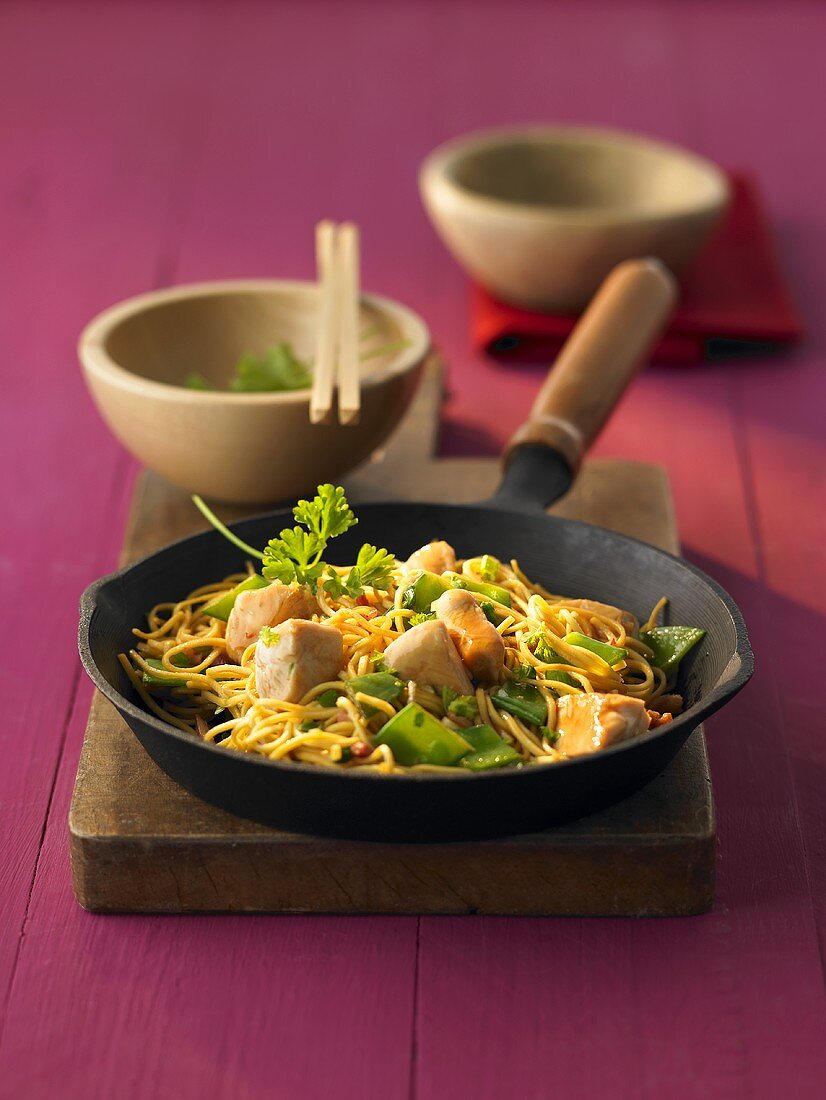 Chow mein (Stir-fried noodles with chicken breast, China)