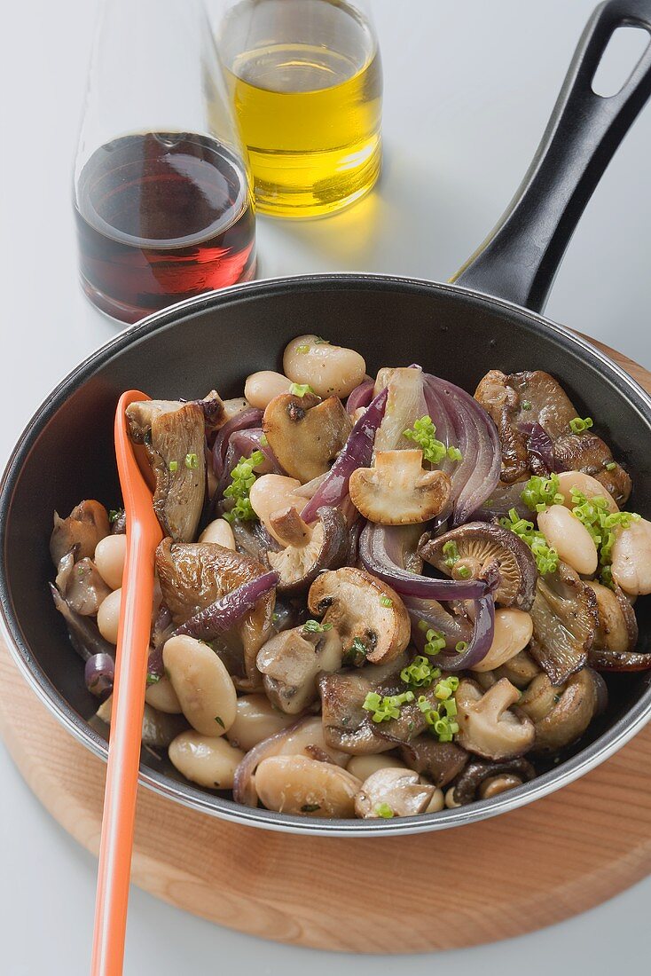 Pan-cooked mushrooms and beans