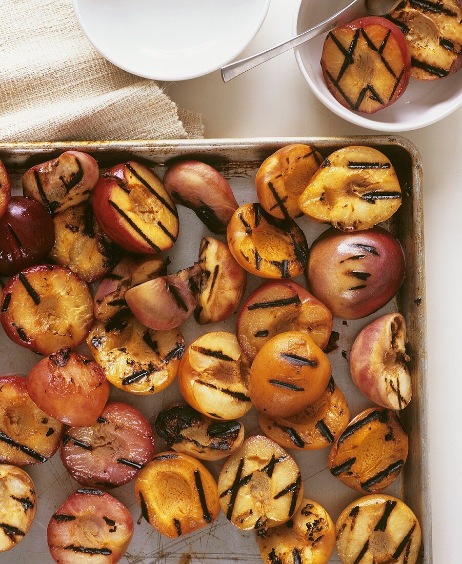 Grilled peaches in roasting tin