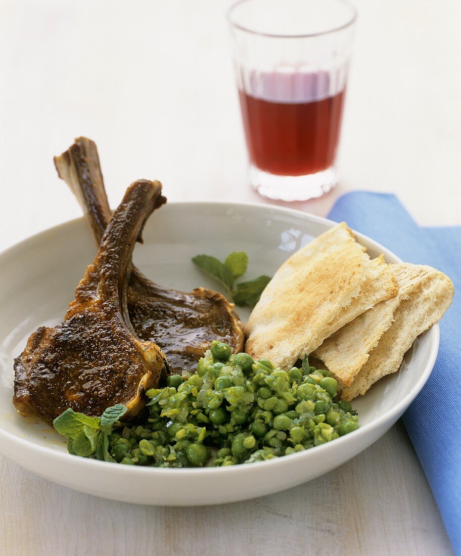 Lamb chops with minted peas and flatbread
