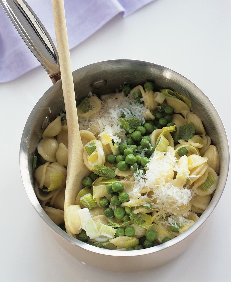 Orecchiette mit Erbsen & Lauch