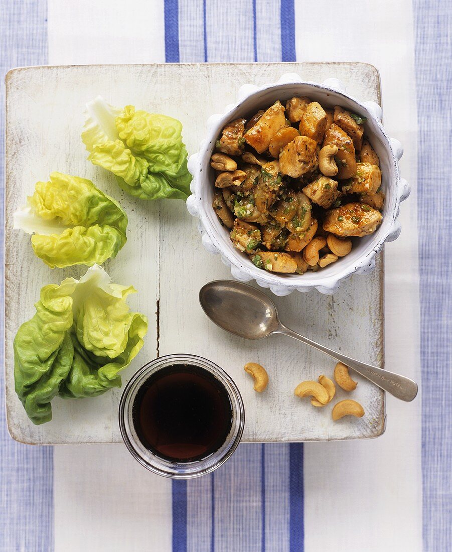 Chicken with cashew nuts and lettuce
