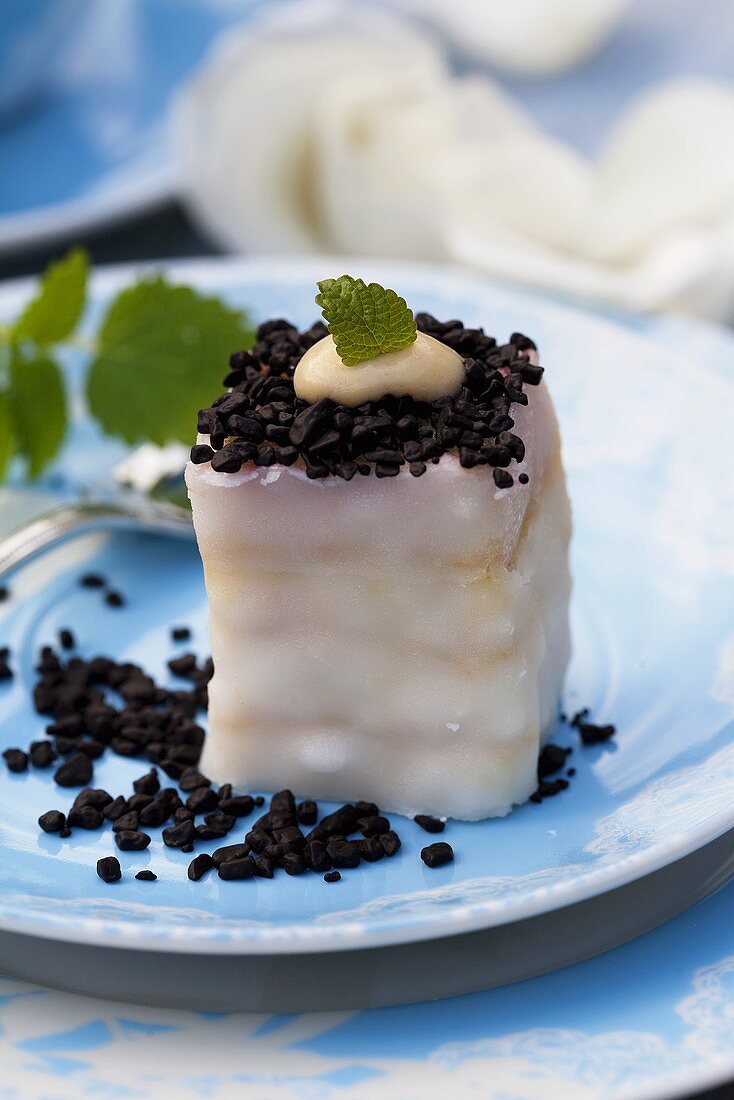 Petit Four mit Schokolade und Eierlikör