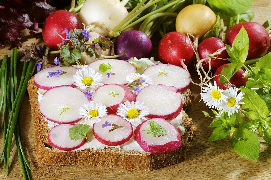 Bread with radishes and edible flowers