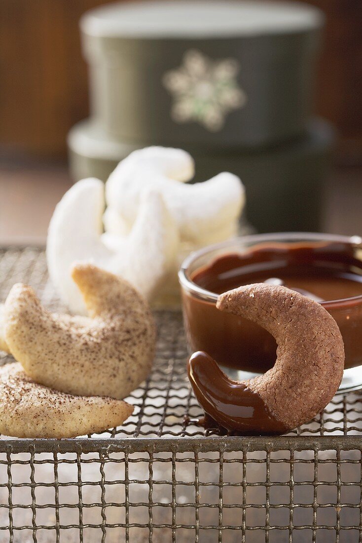 Vanillekipferln (cresent-shaped vanilla biscuits), Mokkakipferln (cresent-shaped mocca biscuits) and Schokokipferln (cresent-shaped chocolate biscuits)