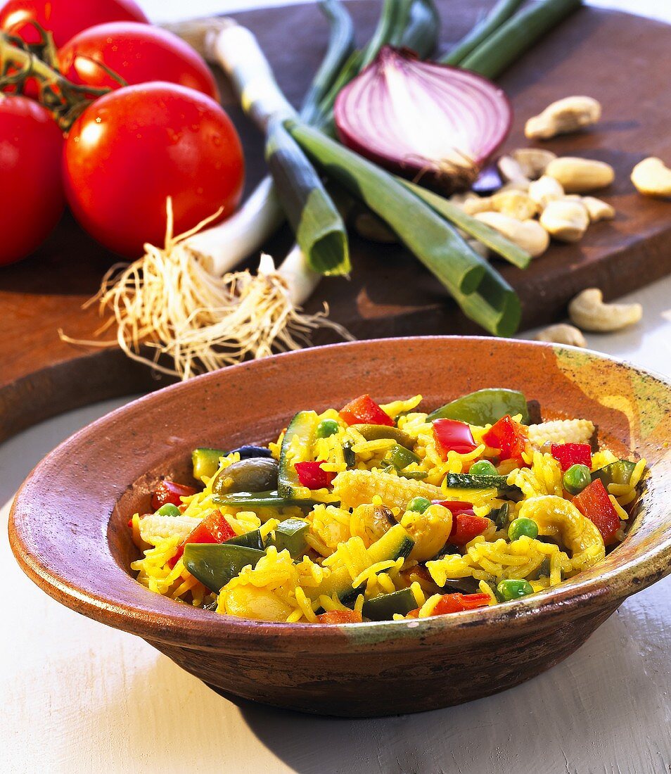 Rice dish with vegetables and cashew nuts
