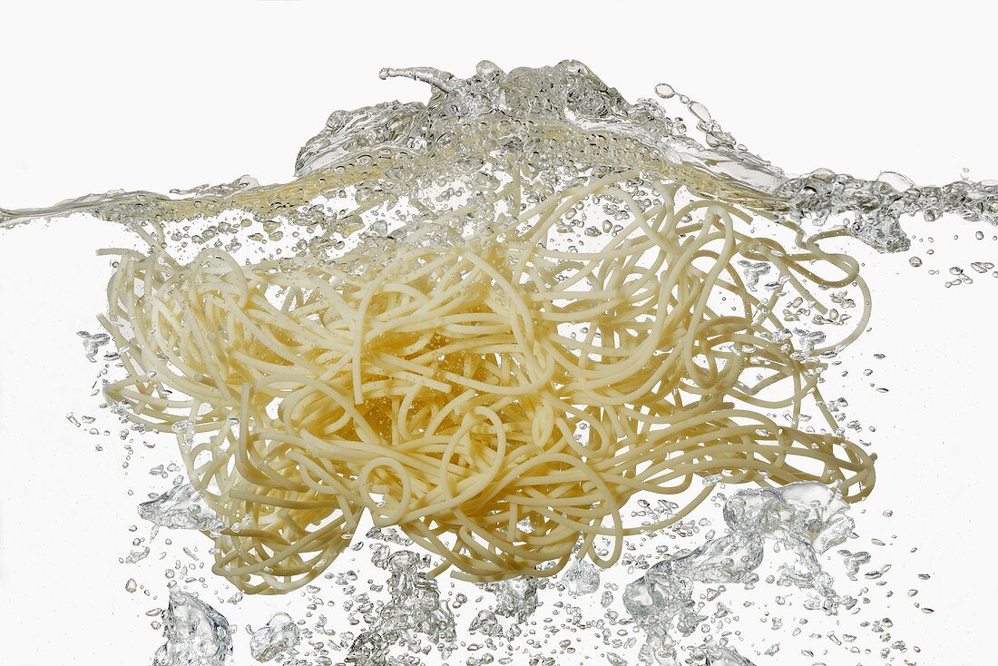 Spaghetti in boiling water