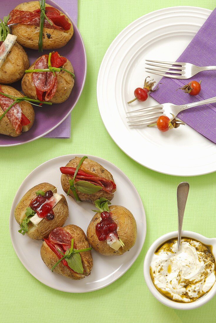 Baked Potatoes mit verschiedenen Füllungen