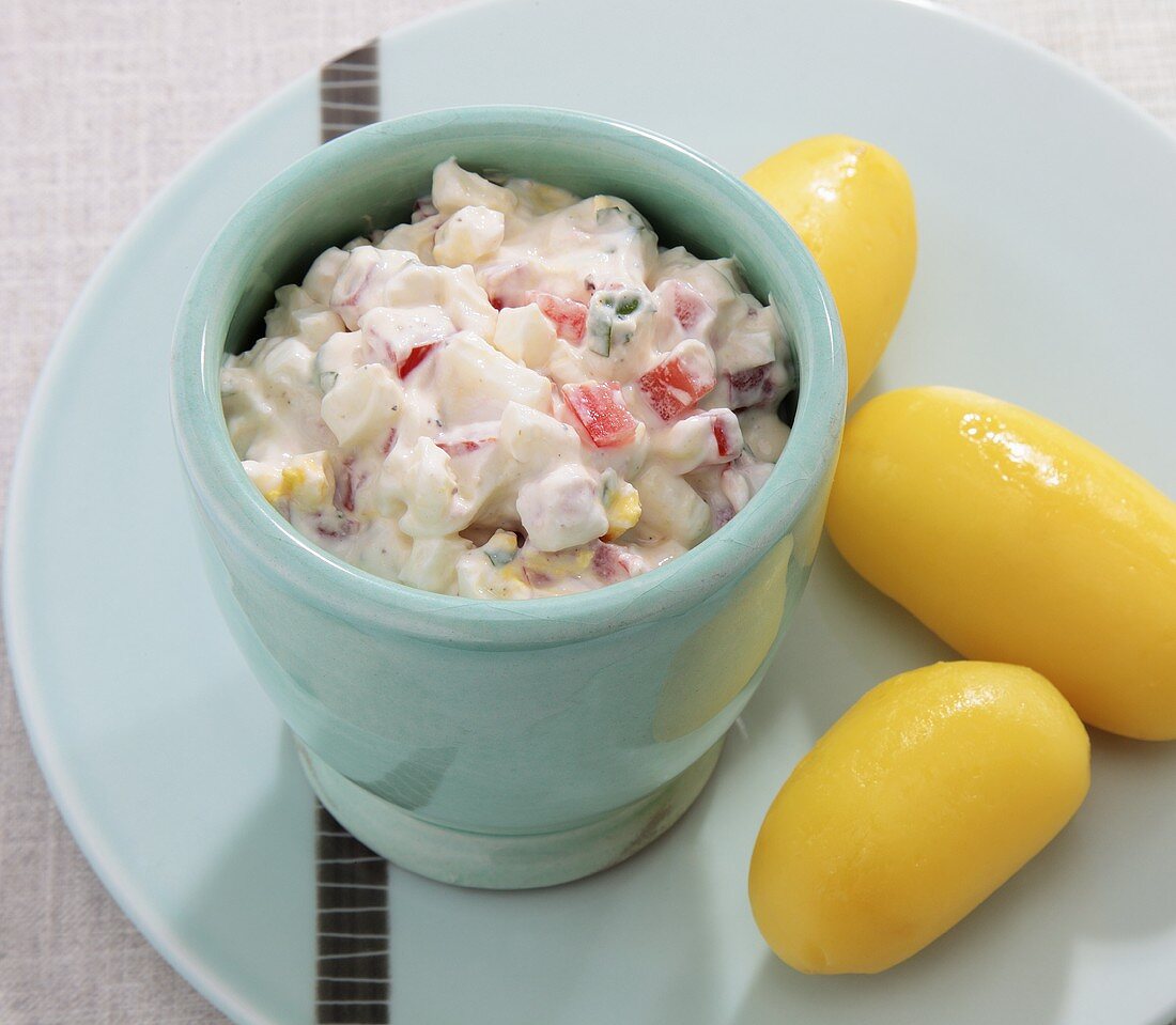 Egg salad with tomatoes and quark