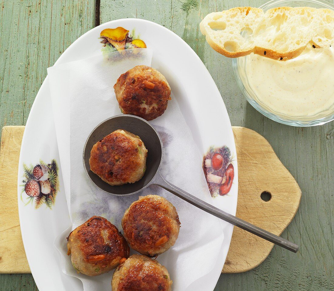 Meatballs with a yogurt dip