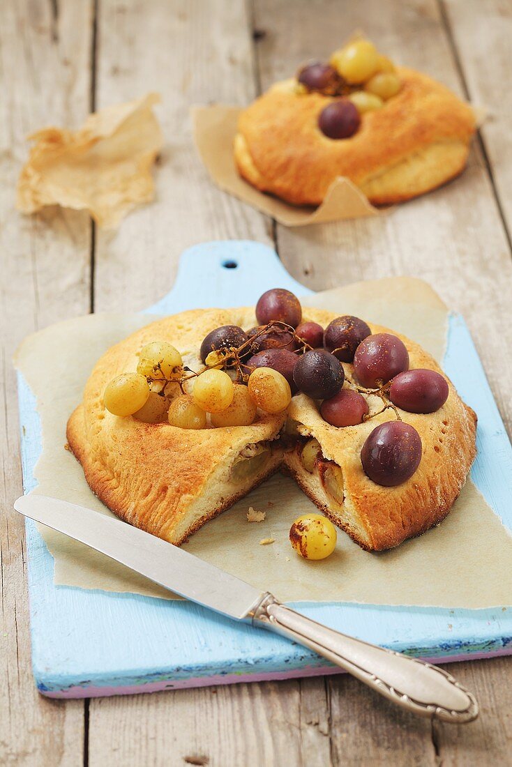 Yeast pastry with grapes