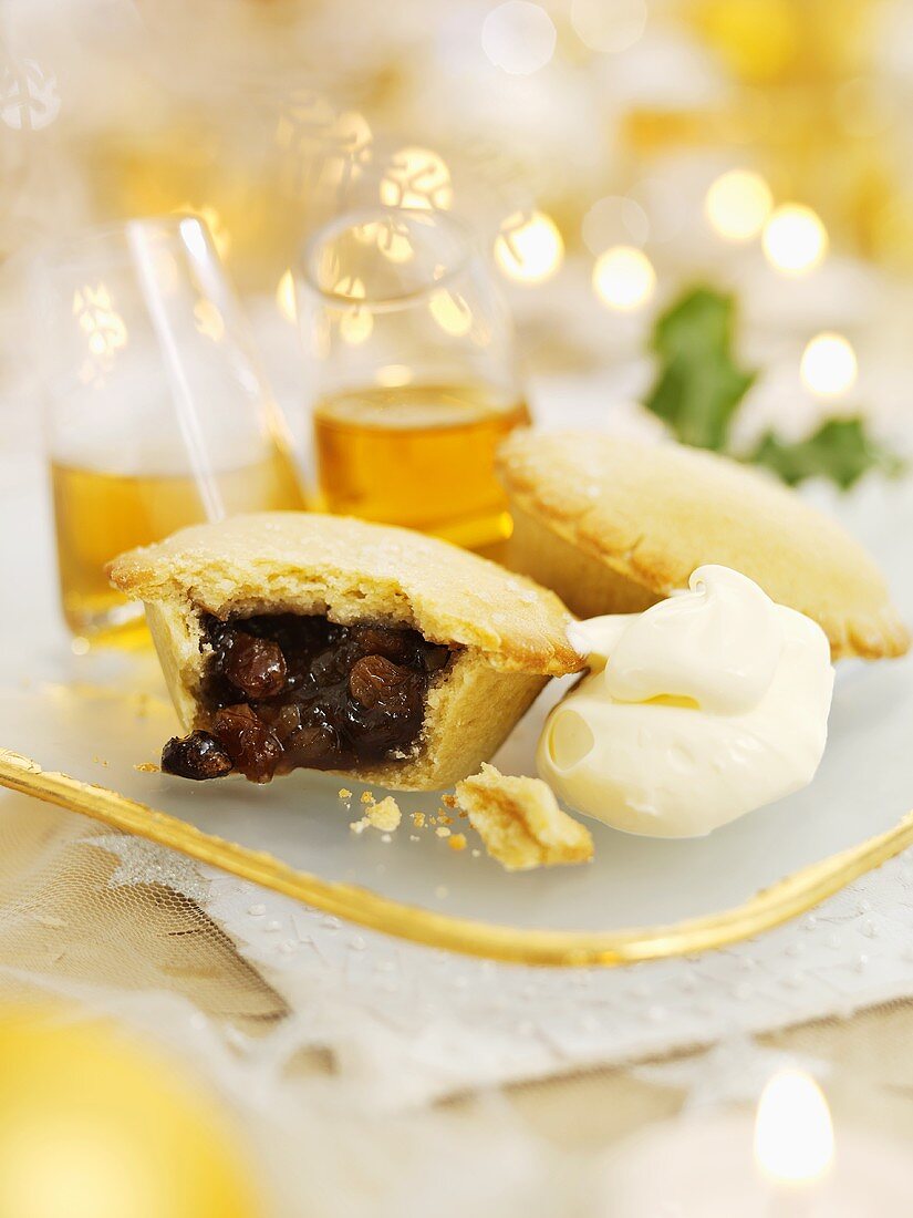 Christmas mince pies with clotted cream