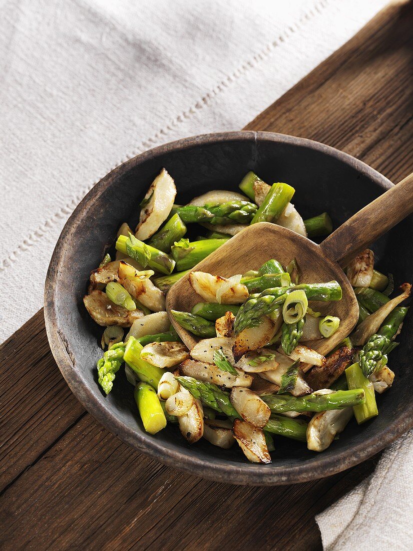 Jerusalem artichokes with green asparagus