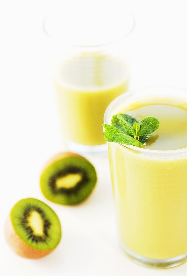 Kiwi smoothie with mint leaves
