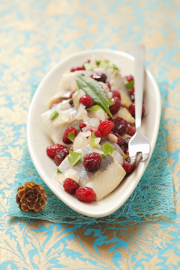 Heringe in Öl mit Zwiebeln und Cranberries (weihnachtlich)