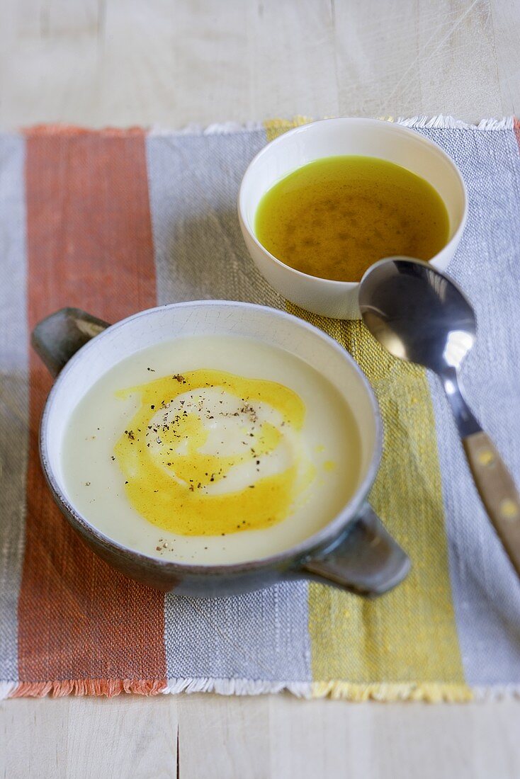 Parsnip soup with olive oil