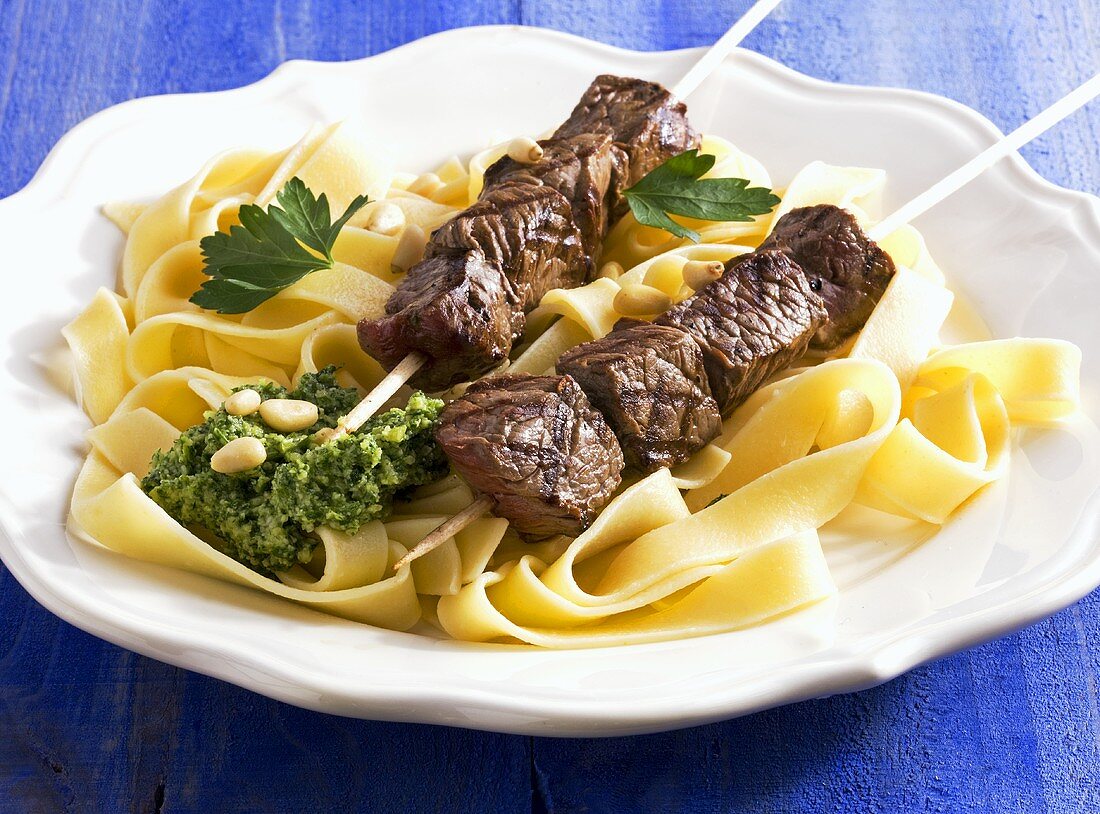 Beef kebabs with tagliatelle and pesto