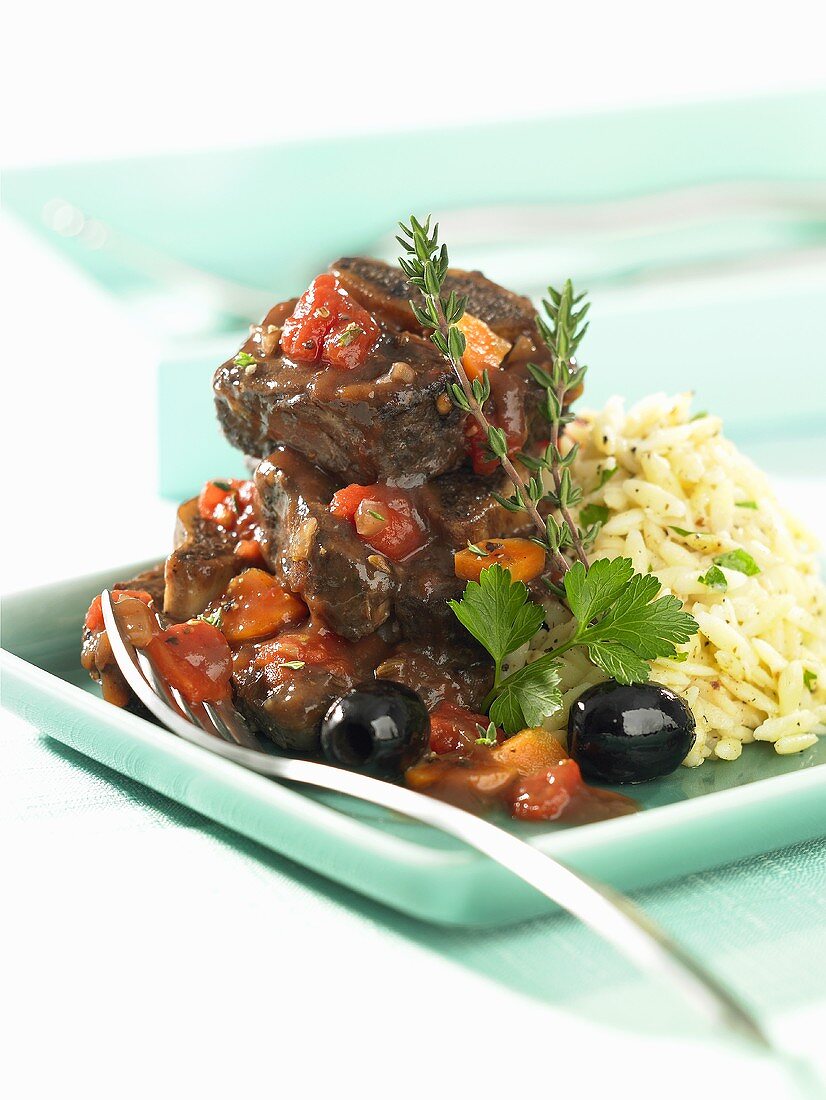 Short ribs with tomato sauce and olives