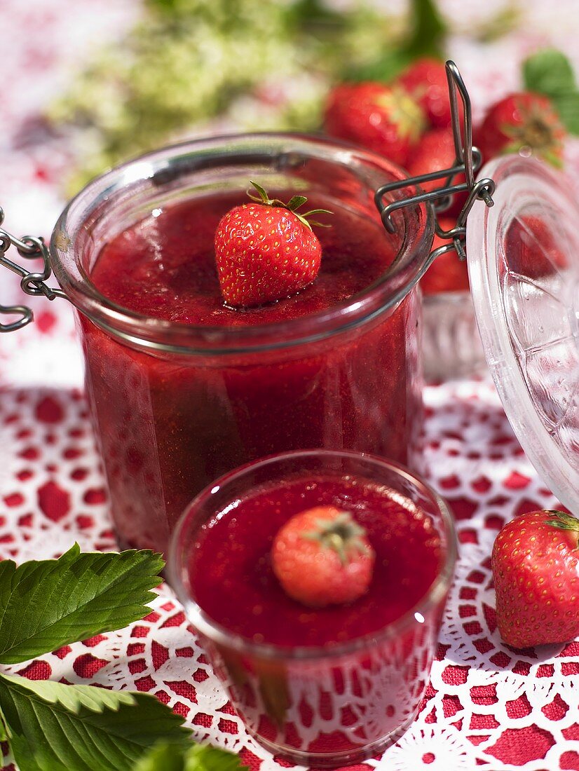 Strawberry jam with ginger