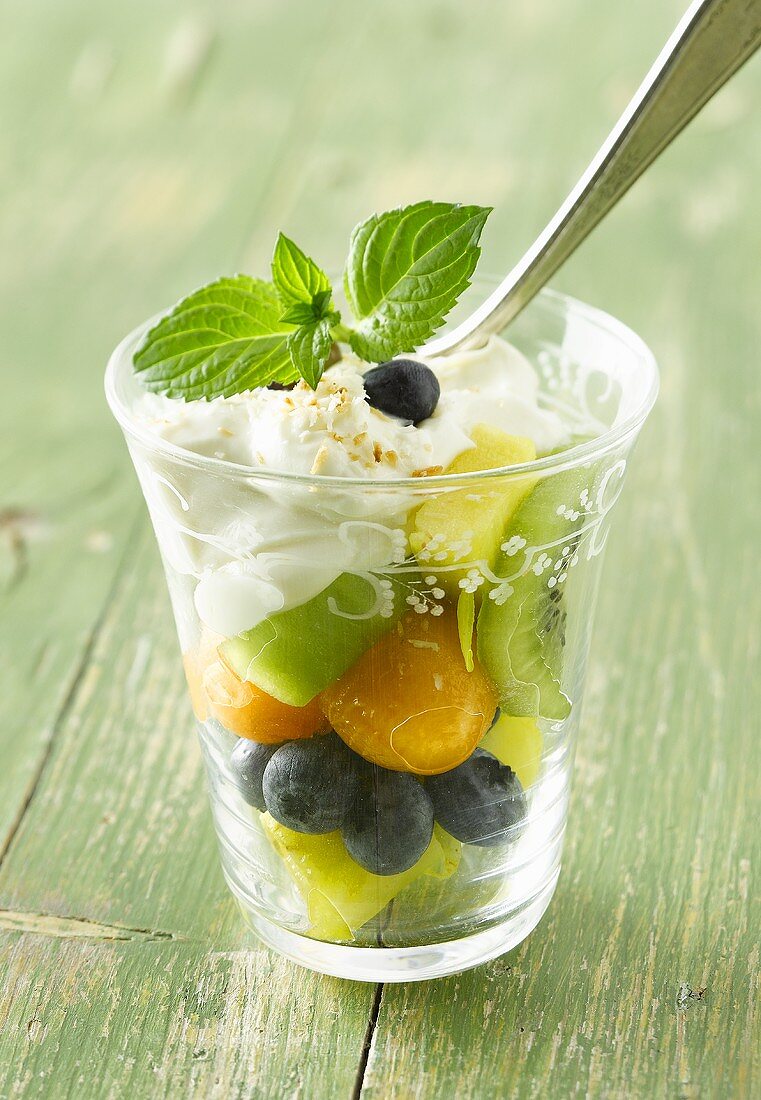 Fresh fruit salad with cream