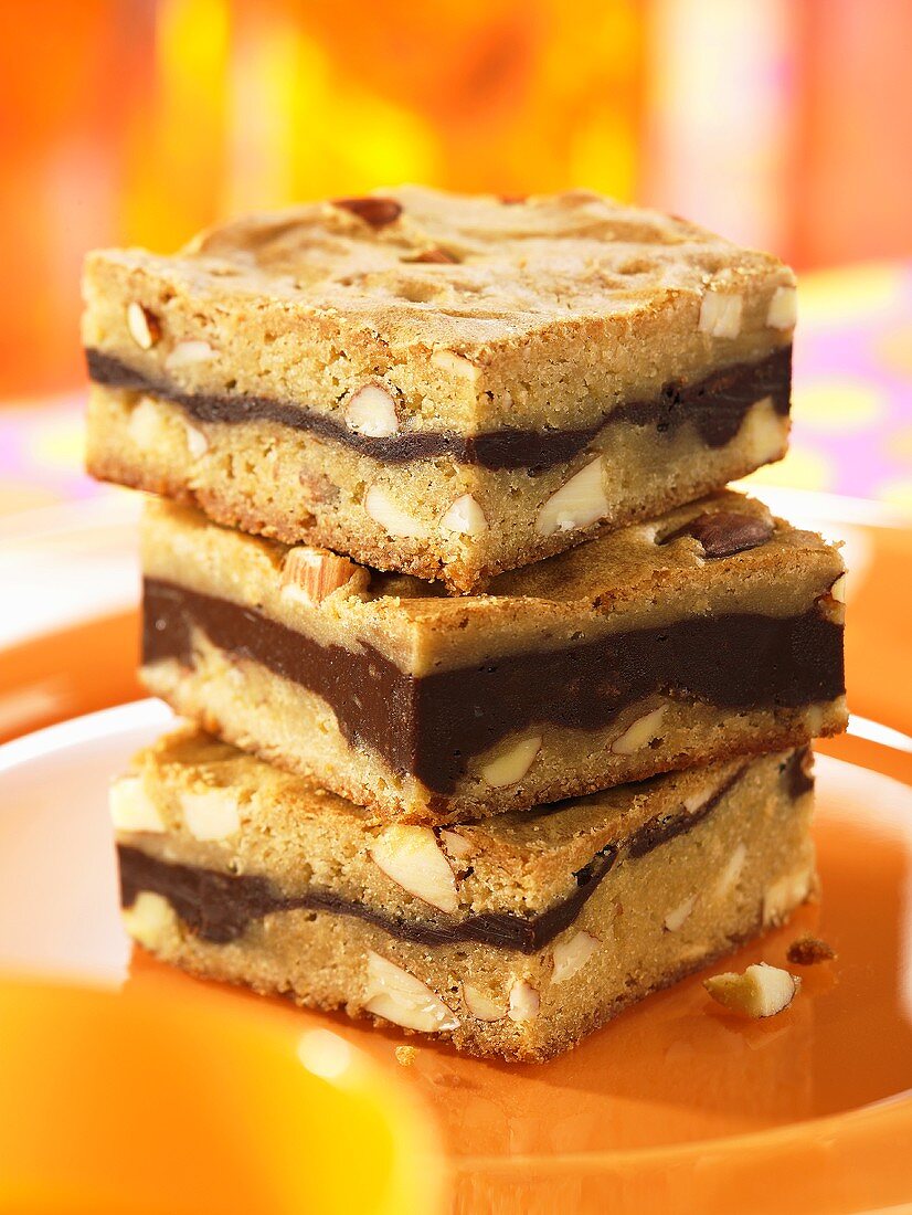 Nut-chocolate slices