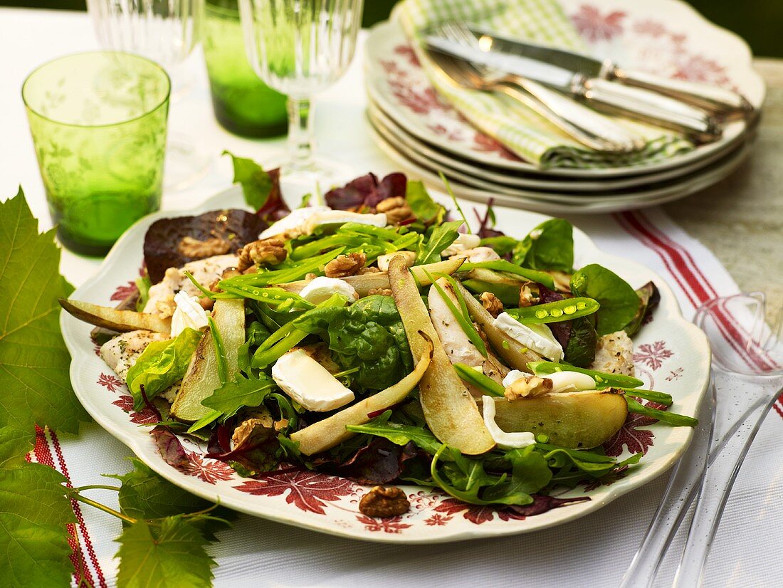 Salat mit Putenfleisch und frittierten Birnen