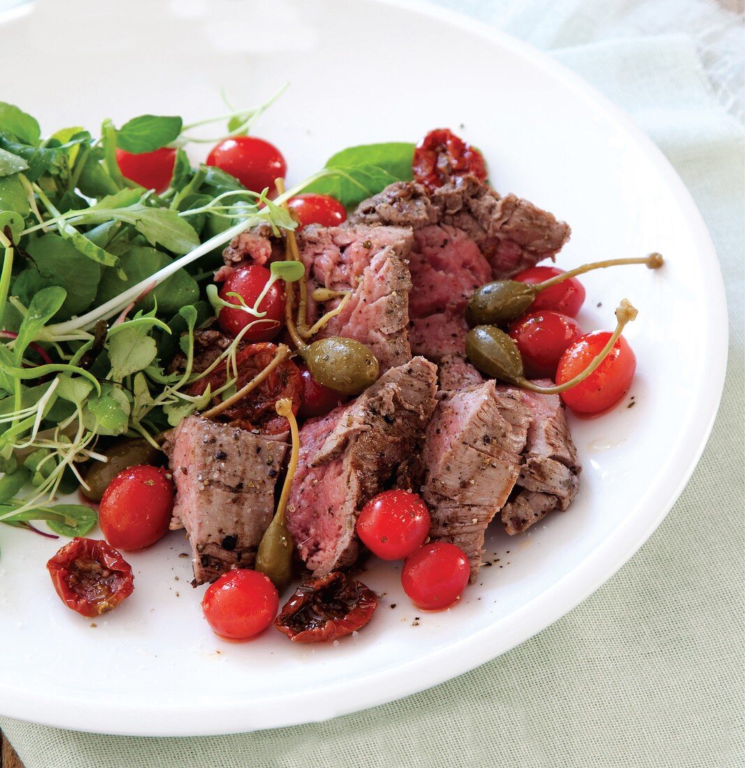 Beef fillet with capers, cherry tomatoes and rocket