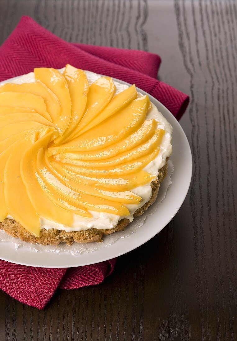 Mango tart with white chocolate cream