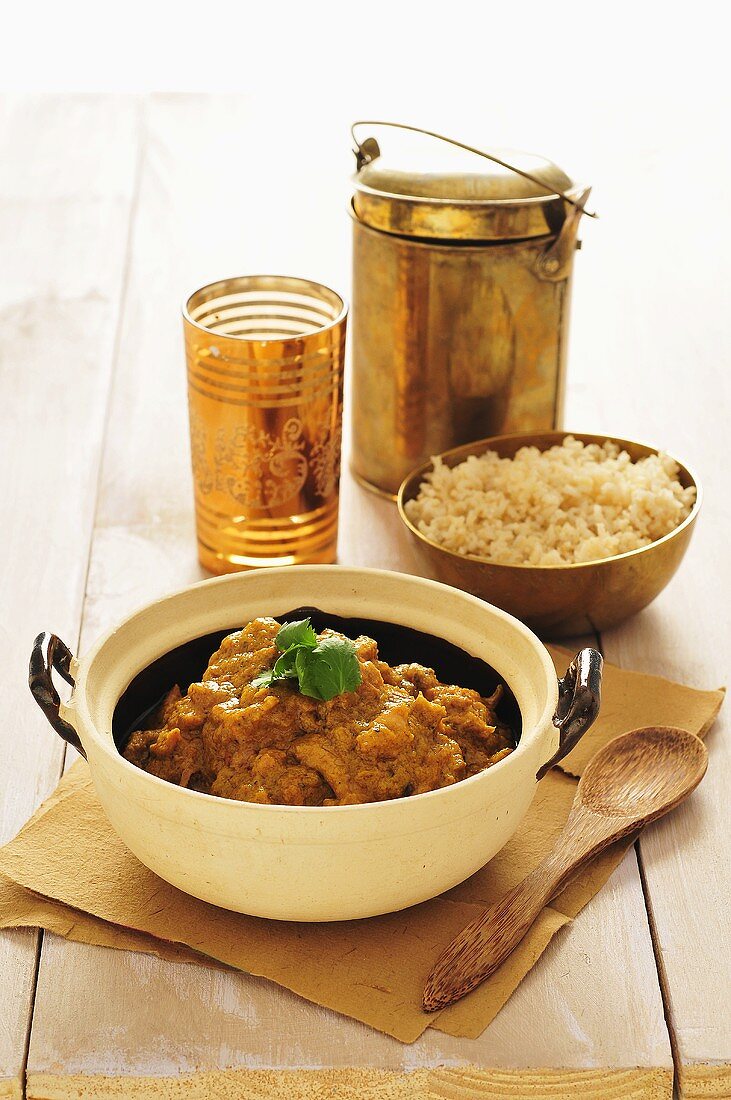 Indisches Currygericht mit Geflügel