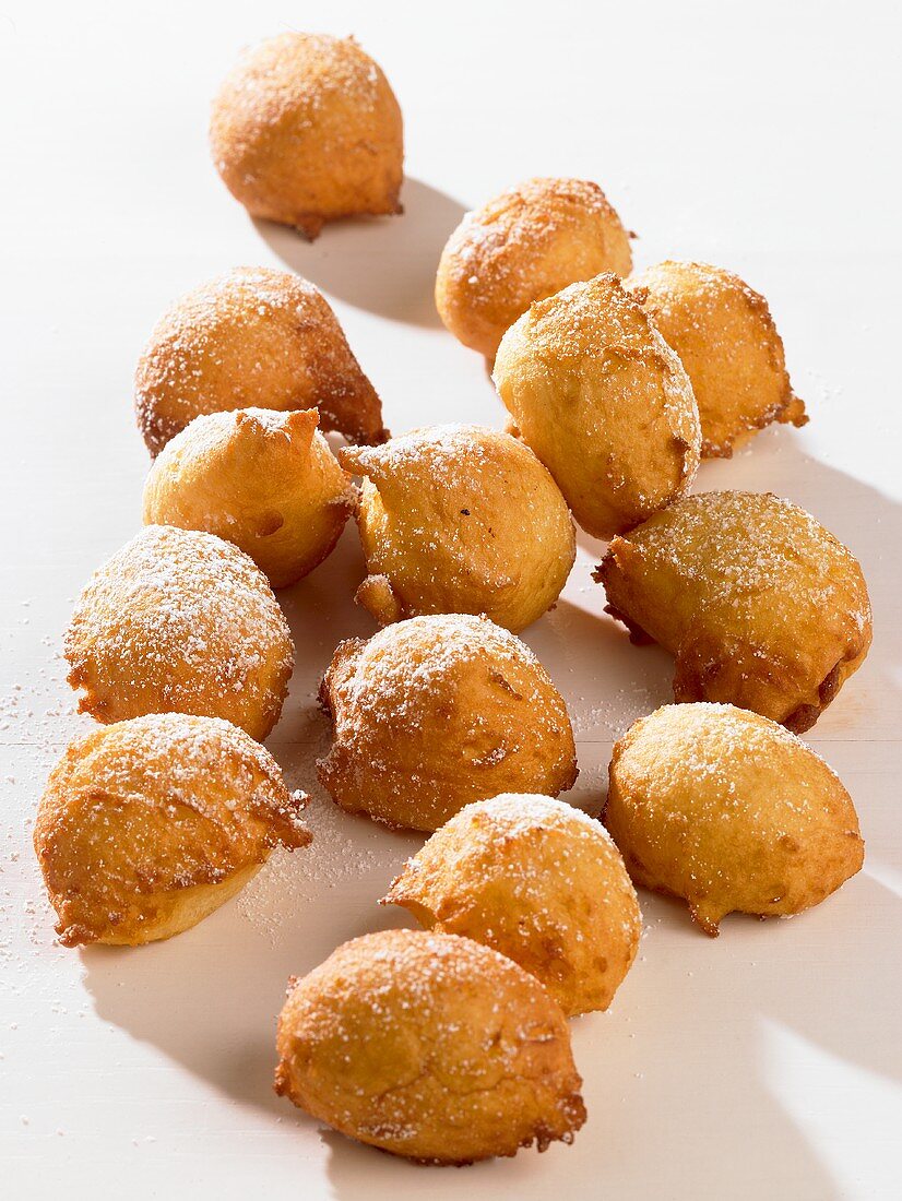 Mutzenmandeln (deep fried shortbreads)