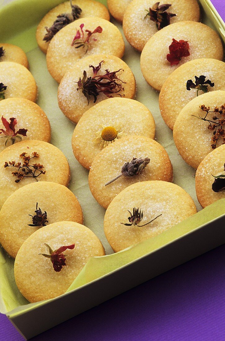 Shortbread biscuits with edible flowers