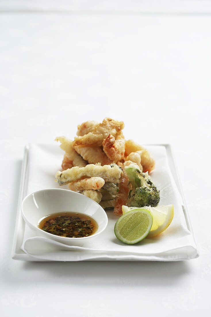 Tempura mit Gemüse und Garnelen