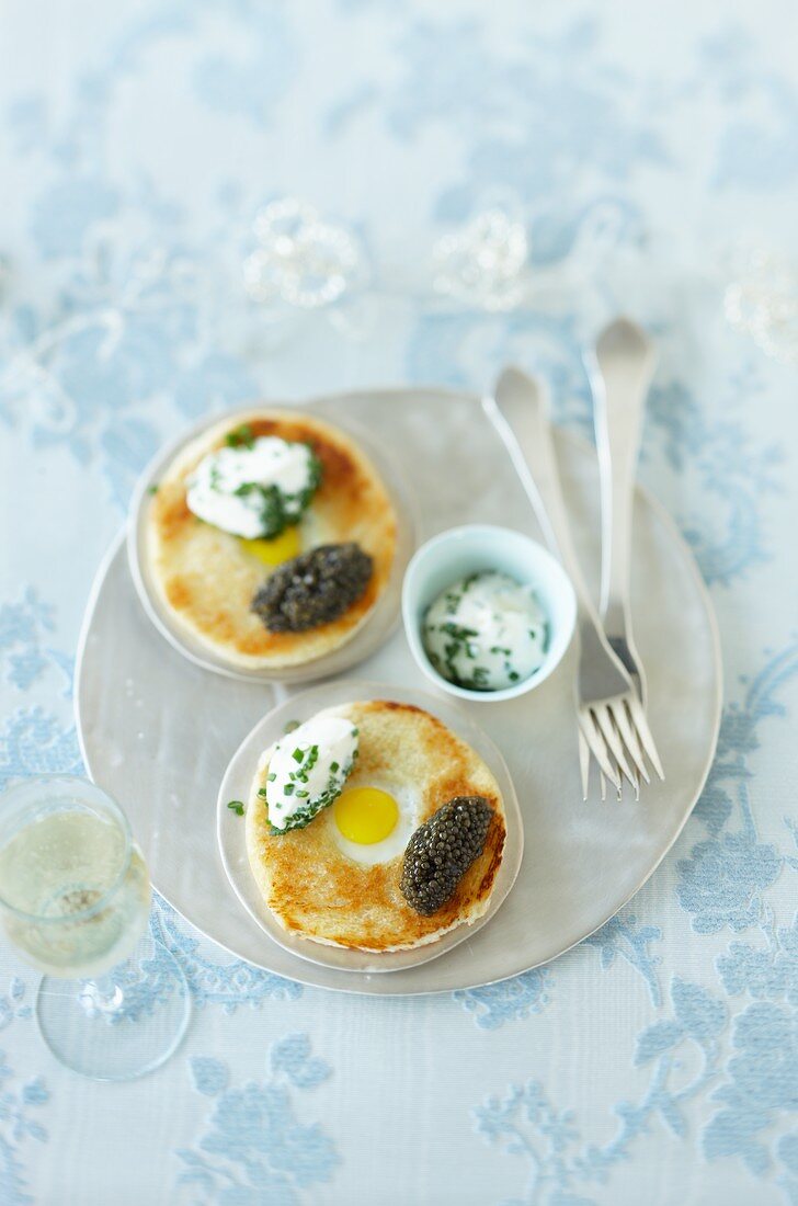 Quail's egg brioche with caviar and sour cream