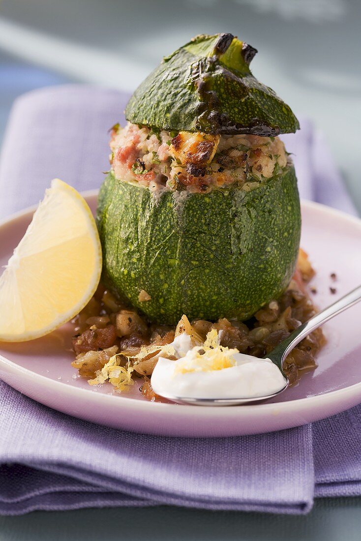 Runde Zucchini mit Hackfleisch-Bulgur-Füllung