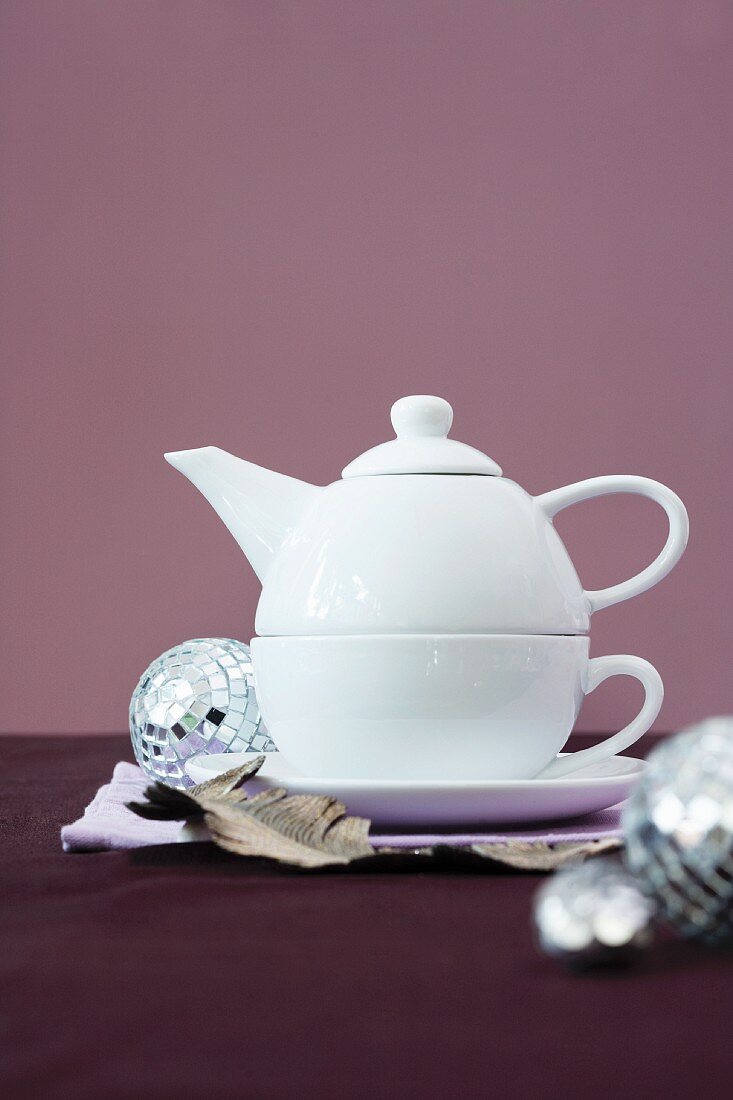A cup and a teapot in one