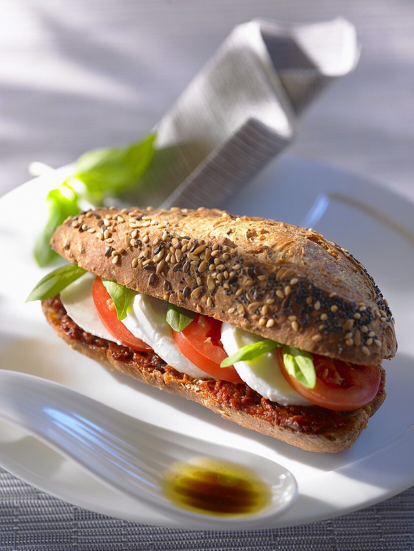 Tomaten-Mozzarella-Sandwich