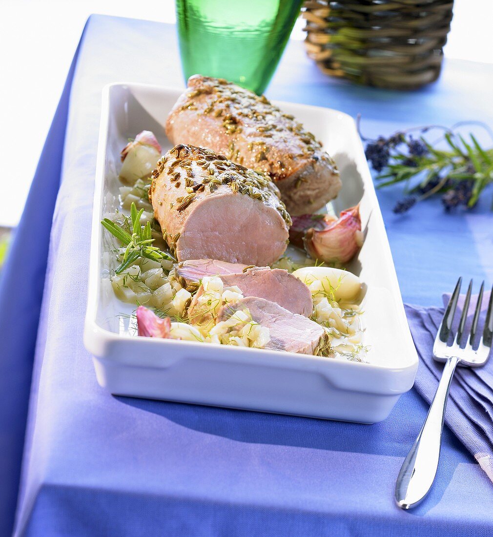 Pork fillet with fennel seeds and garlic