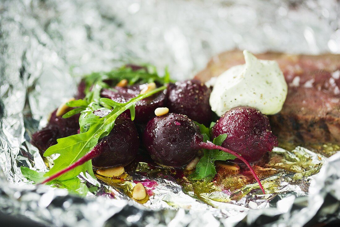 Baked beetroot with rocket and pine nuts