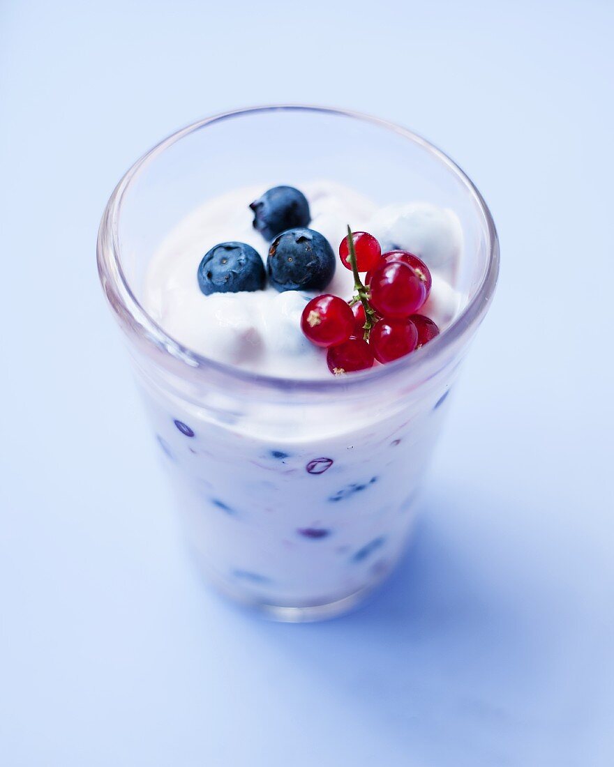 Yoghurt with fresh berries