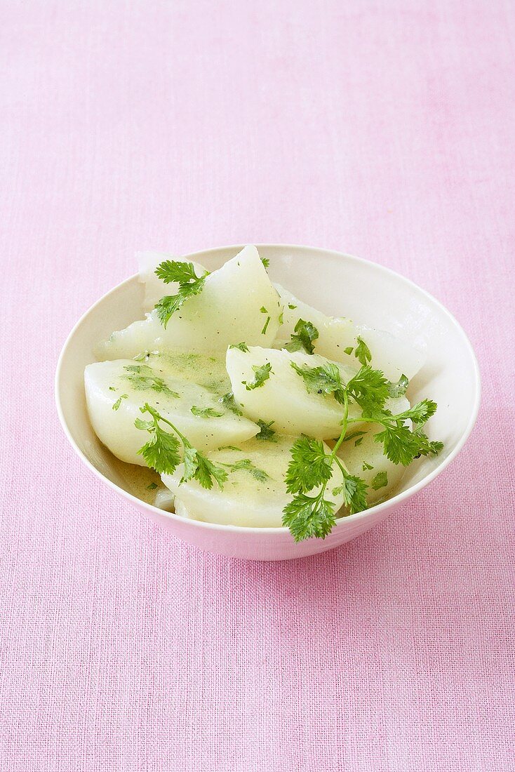 Lukewarm turnip salad with chervil dressing