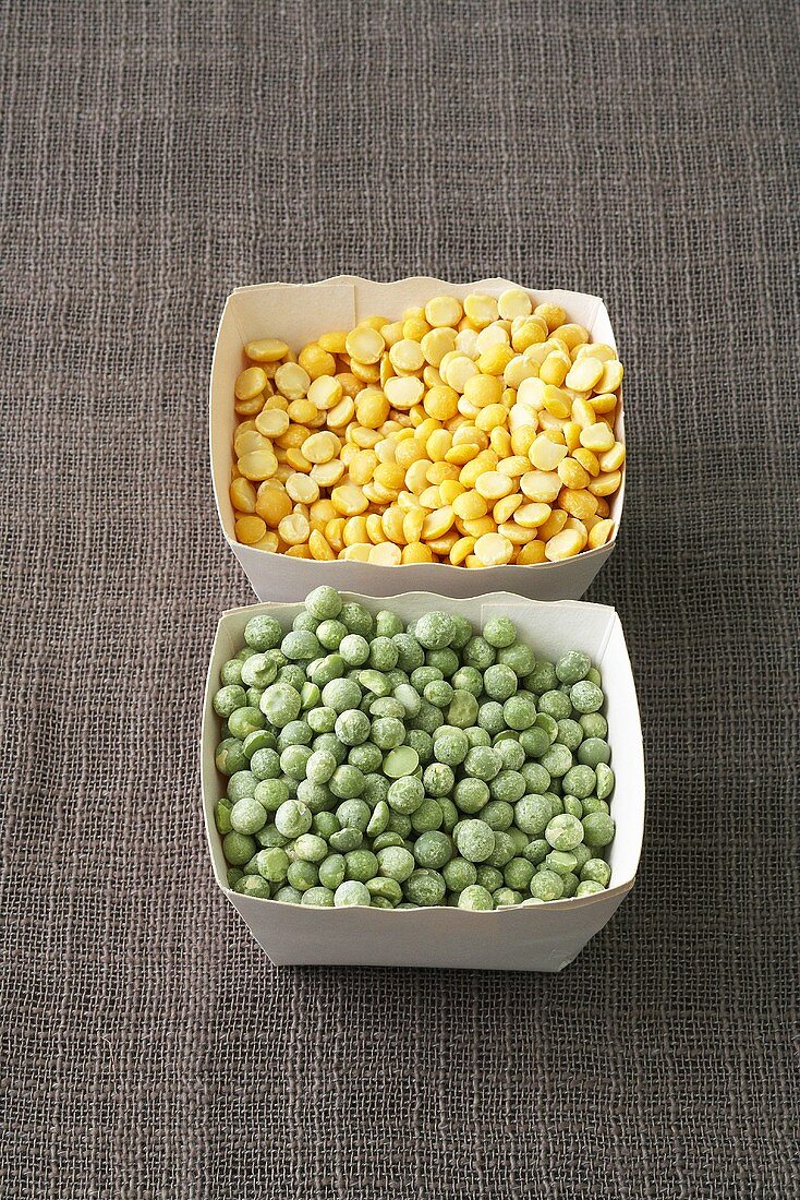 Green and yellow split peas in cardboard punnets