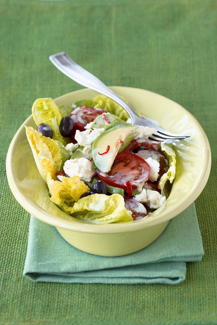 Römersalat mit Avocado, Feta und Tomaten