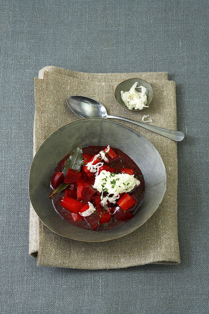 Beetroot stew with horseradish