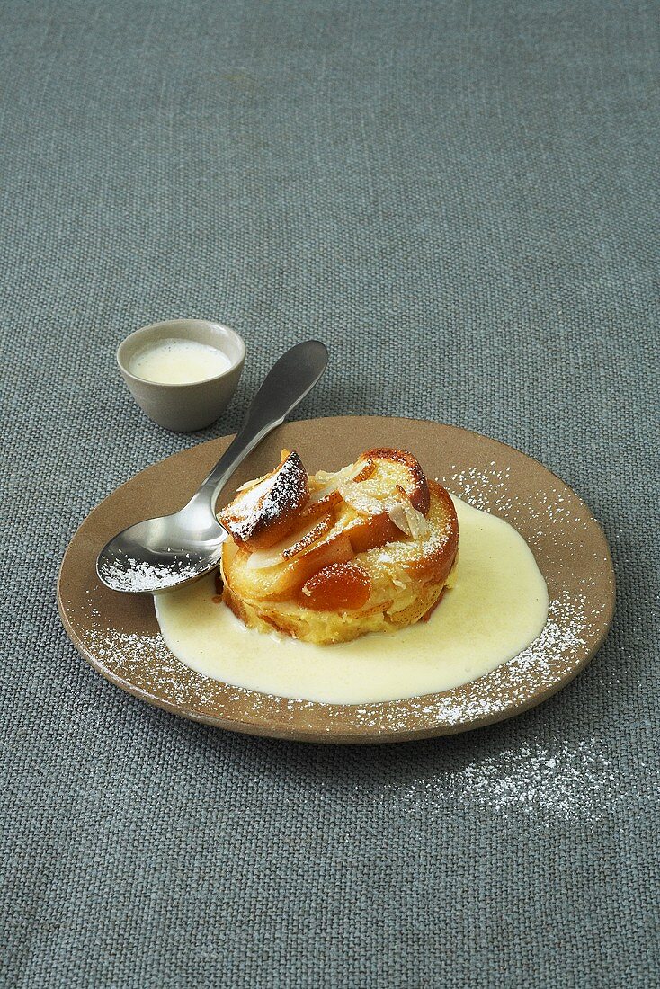 Ofenschlupfer with almonds and custard (apple pudding)